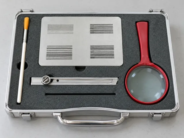 Cross-cut adhesion test kit — multi-blade cutter, template and magnifier