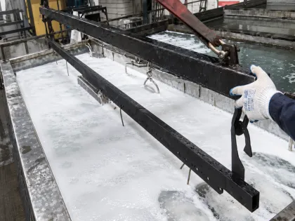 carrier bar lowered into the cleaning tank